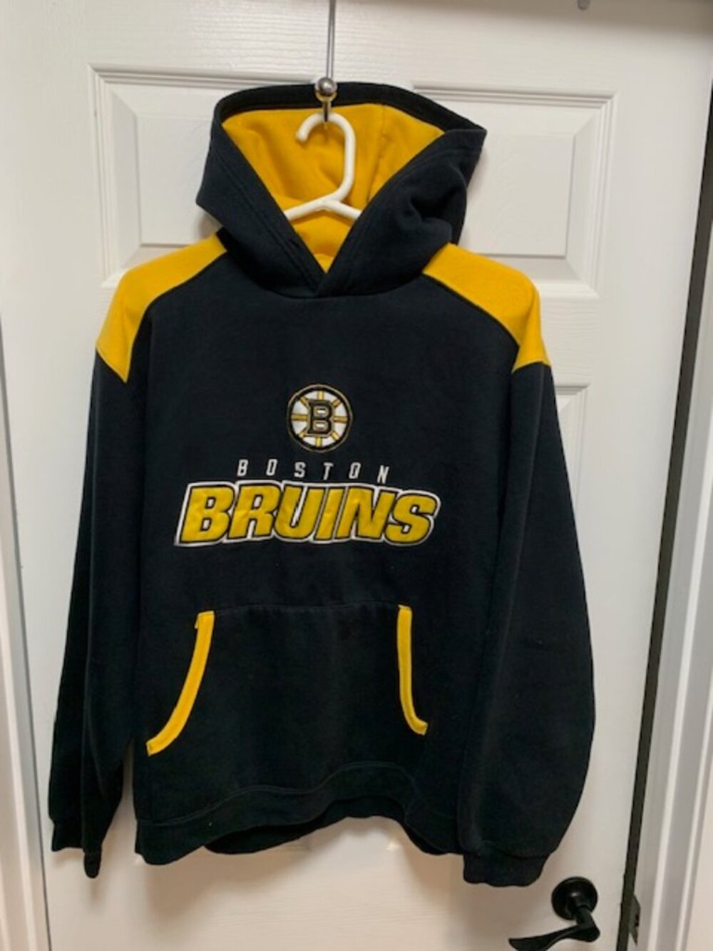 BOSTON BRUINS HOODIE- (MEDIUM)
